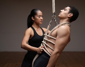 Objevování umění masáže Shibari